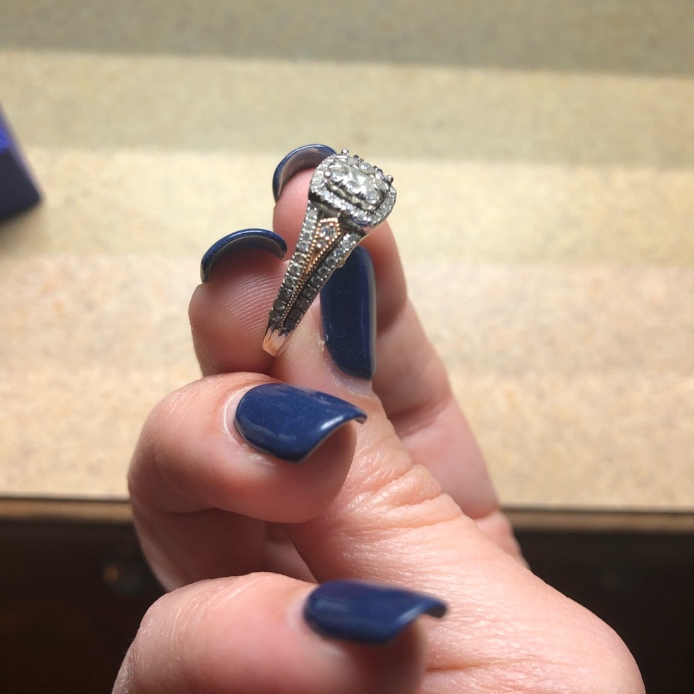 Ring / engagement ring - Picture 2 of 4